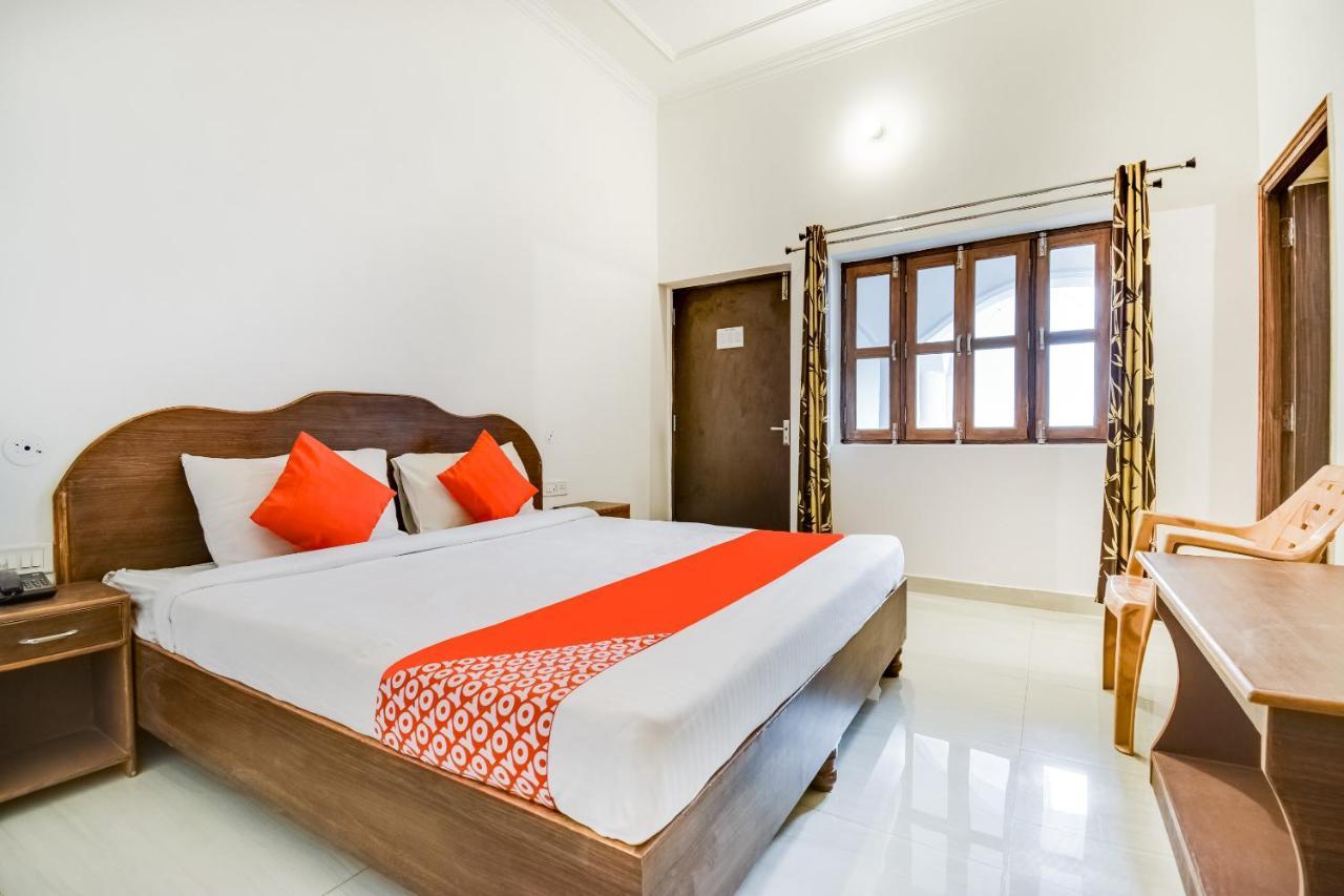 Capital O 23129 Chelsea Palace Hotel Khajuraho Luaran gambar